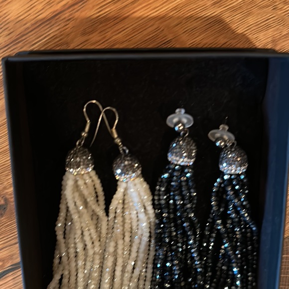 PROM SET OF TWO PAIRS OF EARRINGS CHANDELIER CREAM AND BLACK - Picture 3 of 3